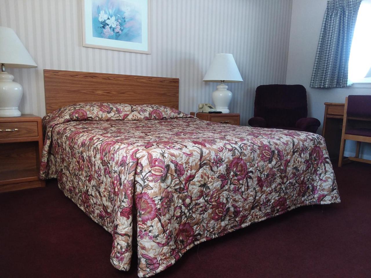 Budget Host Inn - Manistique Luaran gambar